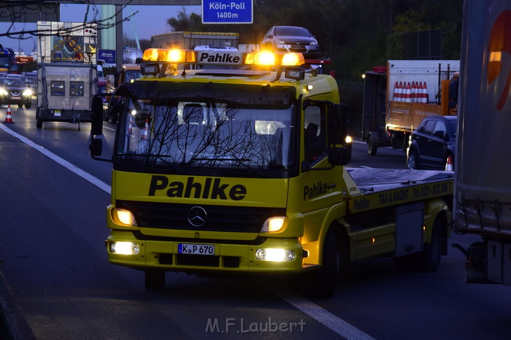 VU LKW A 4 Rich Aachen hinter Rodenkirchener Bruecke P49.JPG - Miklos Laubert